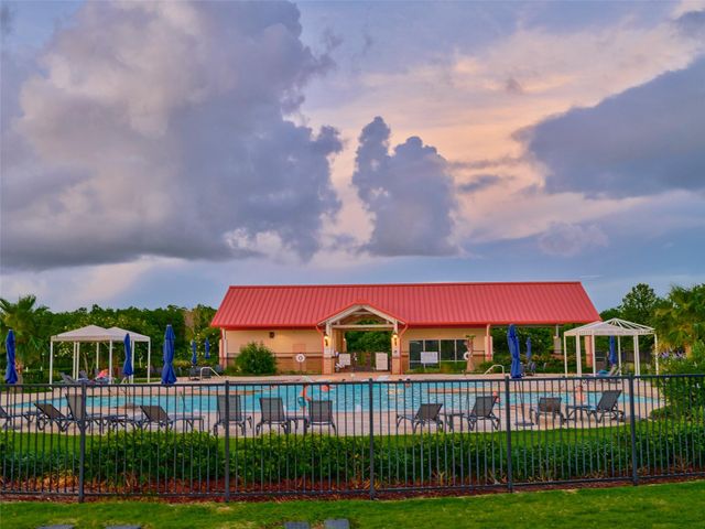 400 Beken Cove Lane, La Porte, TX 77571