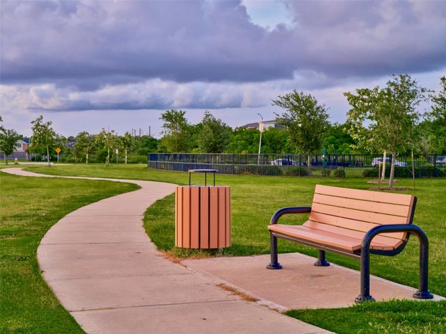 400 Beken Cove Lane, La Porte, TX 77571