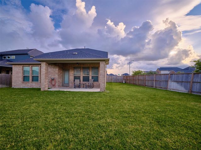 400 Beken Cove Lane, La Porte, TX 77571
