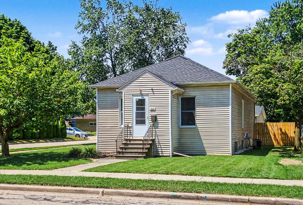 300 N Ottawa Street, Zeeland, MI 49464