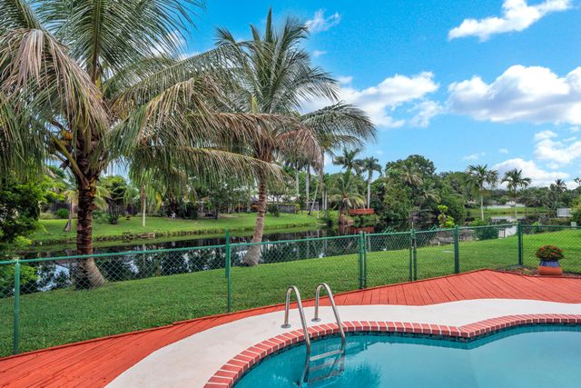 1222 Essex Drive, Wellington, FL 33414