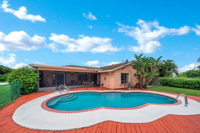 1222 Essex Drive, Wellington, FL 33414