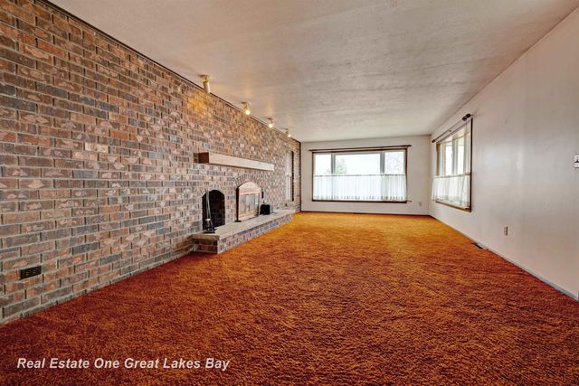 8730 Chesaning Road, Chesaning, MI 48616