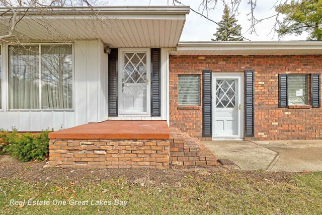 8730 Chesaning Road, Chesaning, MI 48616