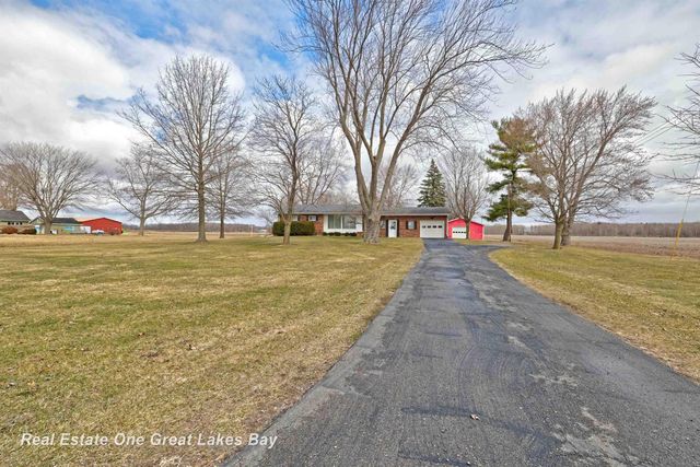 8730 Chesaning Road, Chesaning, MI 48616