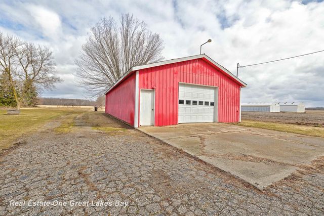 8730 Chesaning Road, Chesaning, MI 48616