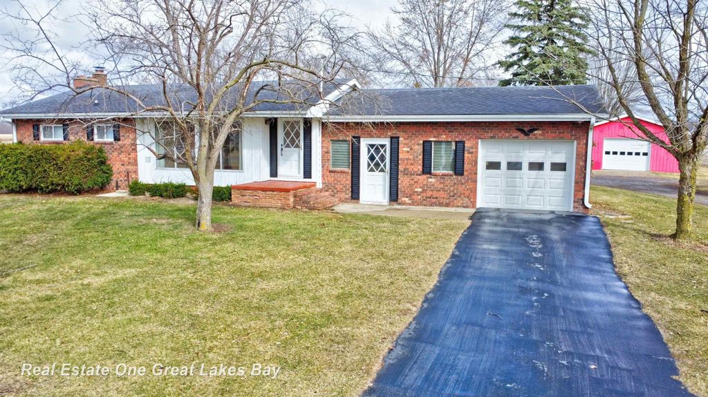 8730 Chesaning Road, Chesaning, MI 48616