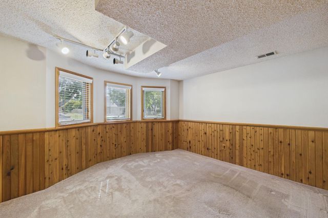 9137 Polaris Lane N, Maple Grove, MN 55369