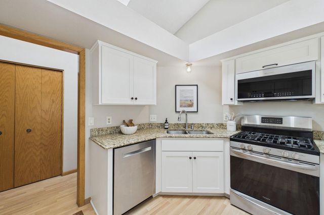 9137 Polaris Lane N, Maple Grove, MN 55369