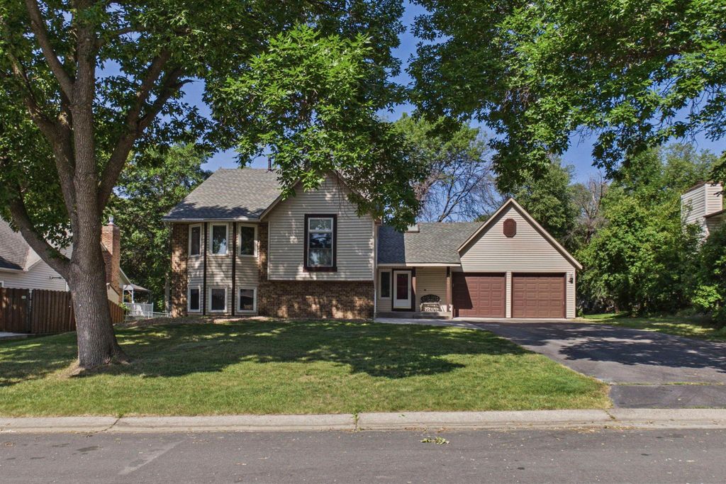 9137 Polaris Lane N, Maple Grove, MN 55369
