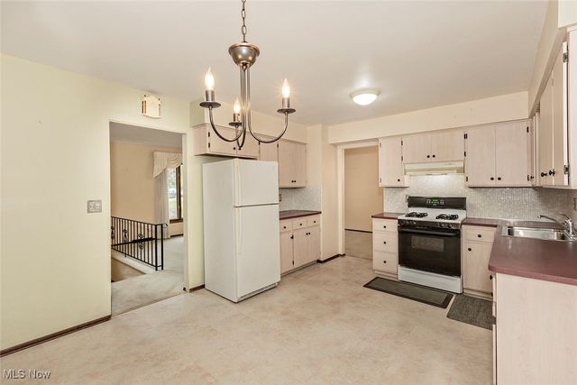 32650 Stony Brook Lane, Solon, OH 44139