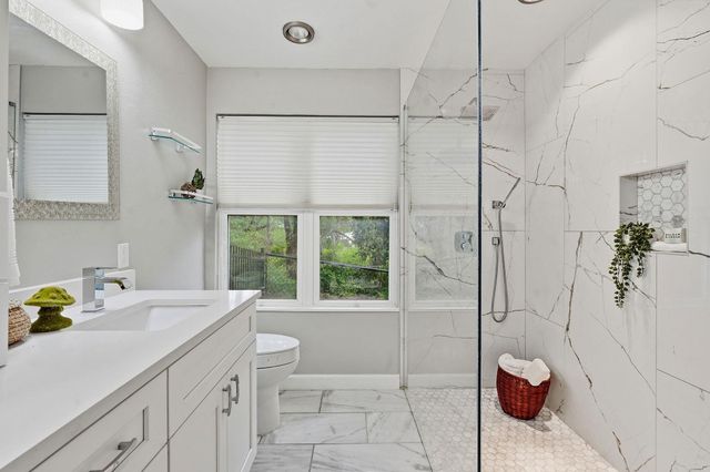 1004 Jousting PL, Austin, TX 78746