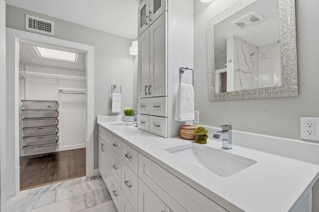 1004 Jousting PL, Austin, TX 78746