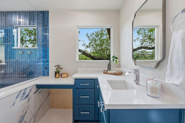 1004 Jousting PL, Austin, TX 78746