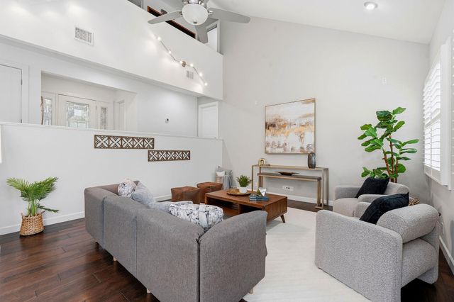 1004 Jousting PL, Austin, TX 78746