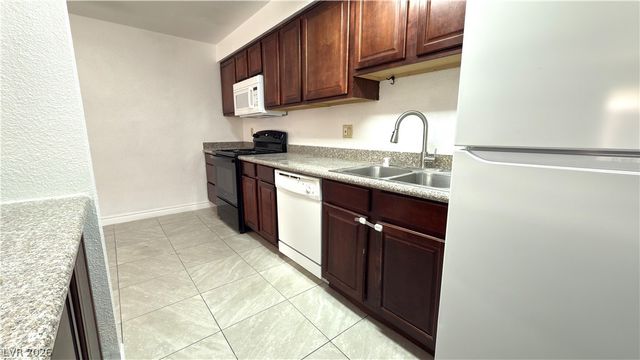 4370 Sandy River Drive 24, Las Vegas, NV 89103