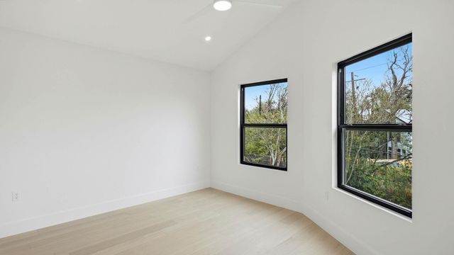 300 Lightsey RD 2, Austin, TX 78704