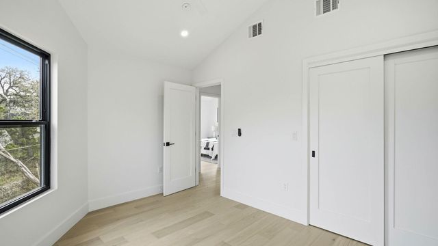 300 Lightsey RD 2, Austin, TX 78704