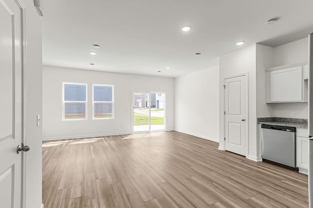 8867 Salamander Road 34, North Charleston, SC 29406