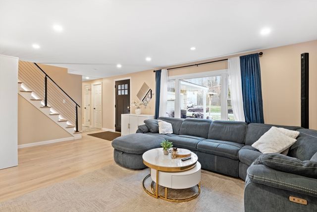 14 Day Rd., Holliston, MA 01746