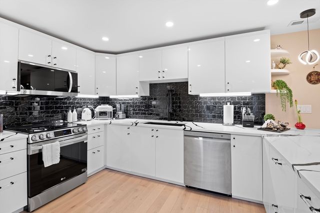 14 Day Rd., Holliston, MA 01746