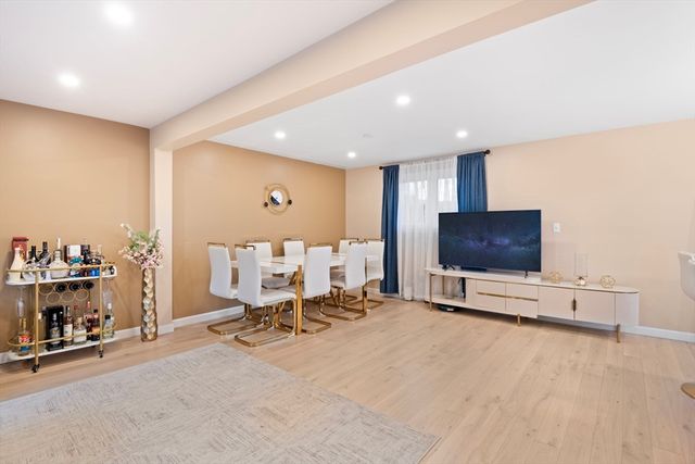 14 Day Rd., Holliston, MA 01746