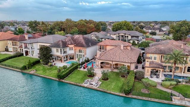 1007 Williams Lake Drive, Richmond, TX 77469
