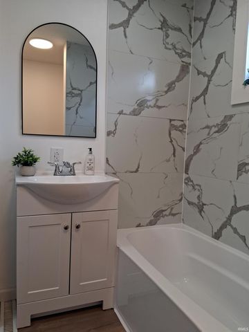 717 N Park Street, Warsaw, IN 46580