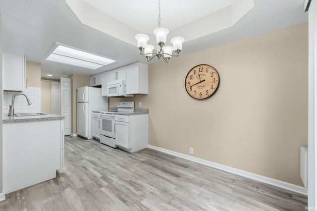 5802 Thornbriar Lane, Fort Wayne, IN 46835