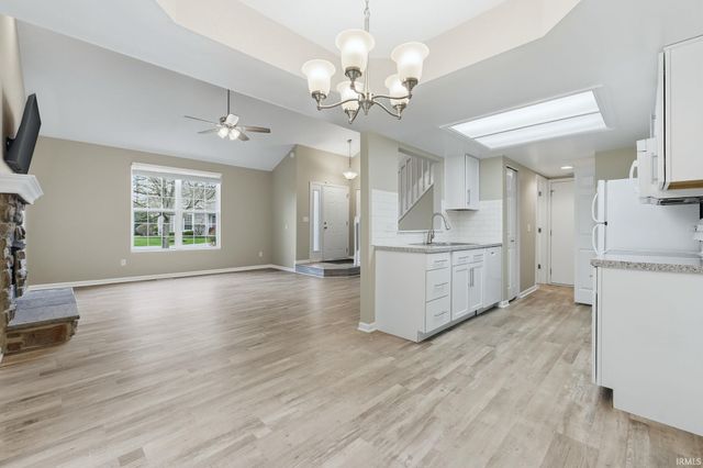 5802 Thornbriar Lane, Fort Wayne, IN 46835