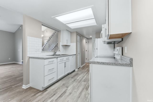 5802 Thornbriar Lane, Fort Wayne, IN 46835