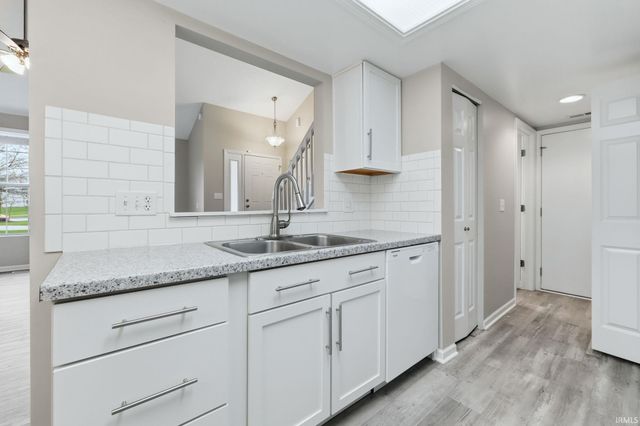 5802 Thornbriar Lane, Fort Wayne, IN 46835