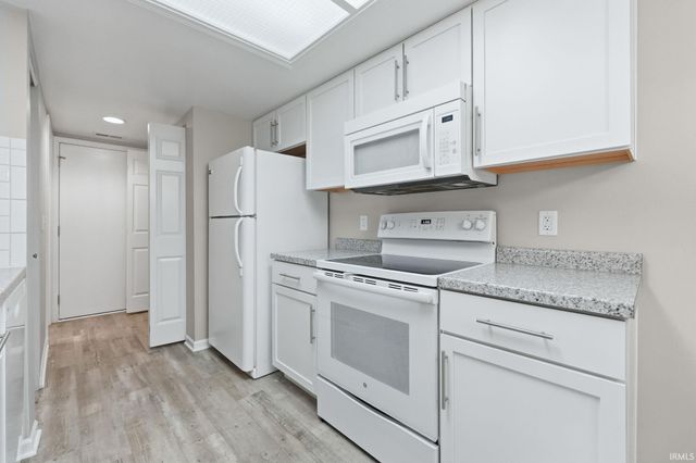 5802 Thornbriar Lane, Fort Wayne, IN 46835