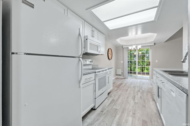 5802 Thornbriar Lane, Fort Wayne, IN 46835