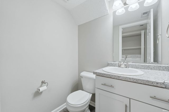 5802 Thornbriar Lane, Fort Wayne, IN 46835