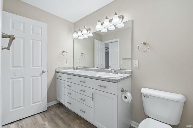 5802 Thornbriar Lane, Fort Wayne, IN 46835