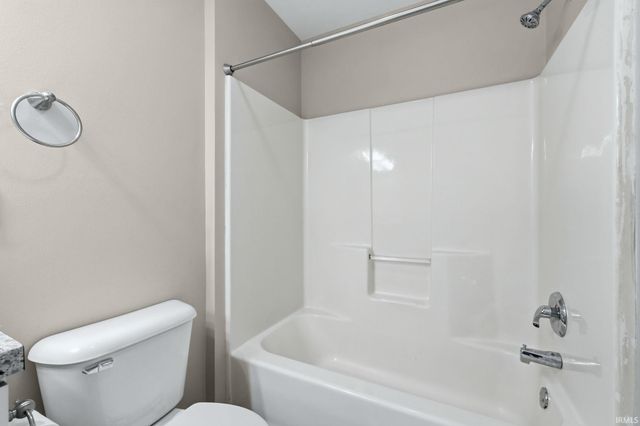 5802 Thornbriar Lane, Fort Wayne, IN 46835