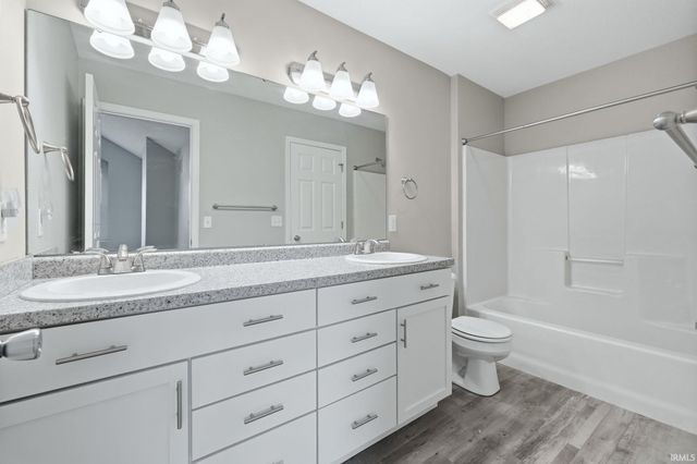 5802 Thornbriar Lane, Fort Wayne, IN 46835