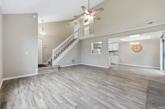 5802 Thornbriar Lane, Fort Wayne, IN 46835