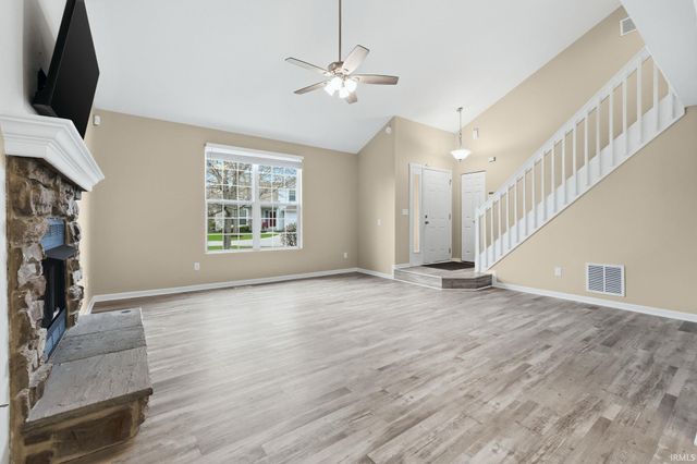 5802 Thornbriar Lane, Fort Wayne, IN 46835