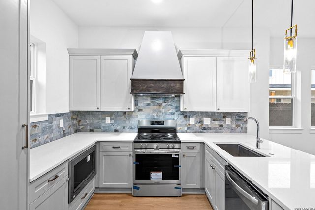 110 San Antonio Blvd, San Antonio, TX 78201