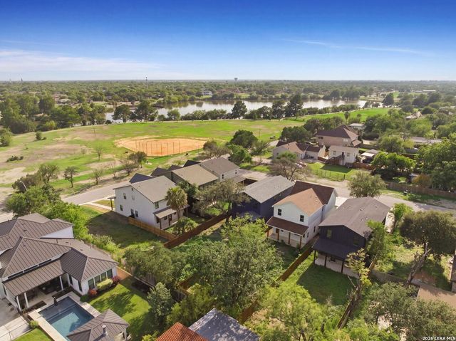 110 San Antonio Blvd, San Antonio, TX 78201