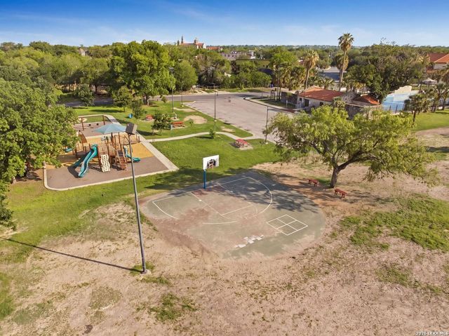 110 San Antonio Blvd, San Antonio, TX 78201
