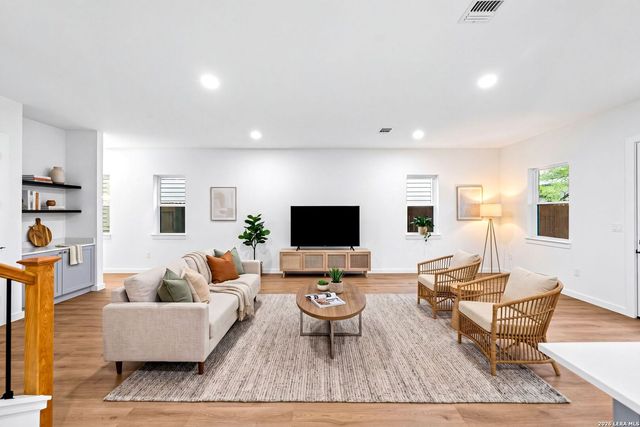110 San Antonio Blvd, San Antonio, TX 78201