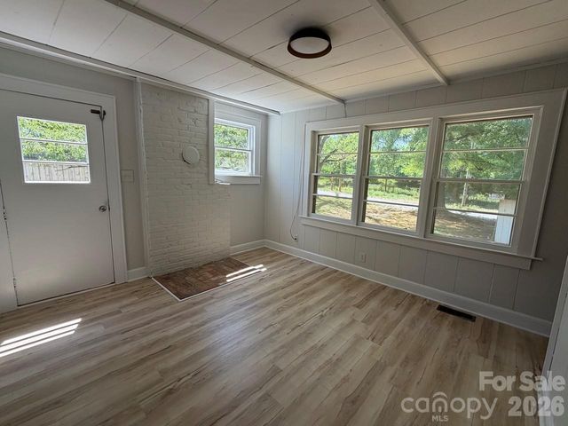 1431 3rd Street Place NE, Hickory, NC 28601