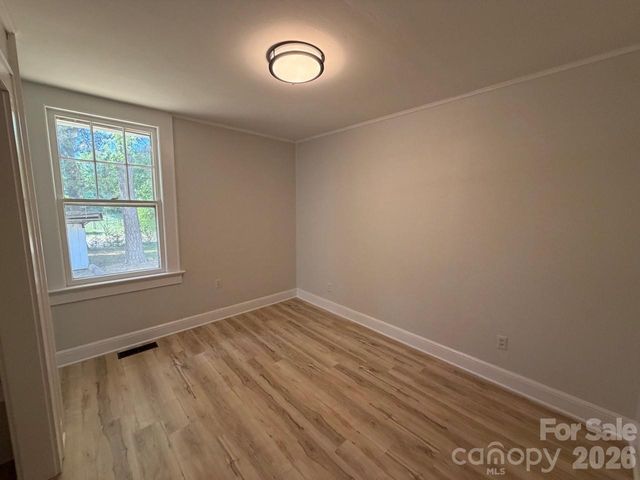 1431 3rd Street Place NE, Hickory, NC 28601