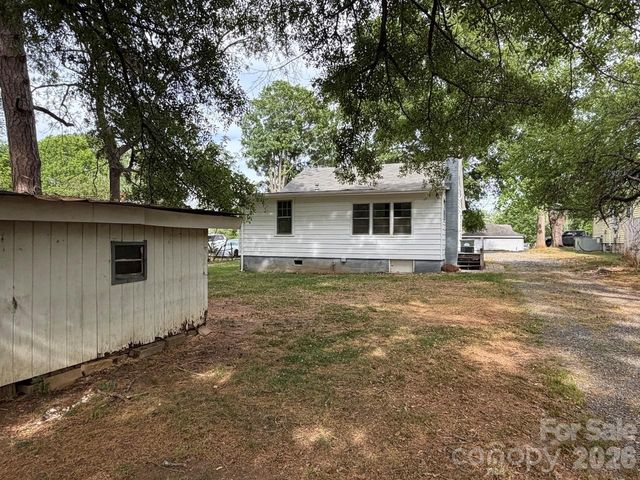 1431 3rd Street Place NE, Hickory, NC 28601