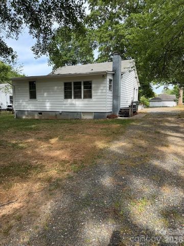 1431 3rd Street Place NE, Hickory, NC 28601