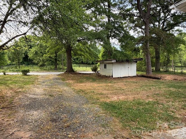 1431 3rd Street Place NE, Hickory, NC 28601