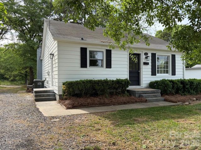 1431 3rd Street Place NE, Hickory, NC 28601